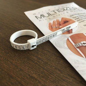 Plastic band ring sizer that adjusts to indicate your ring size number